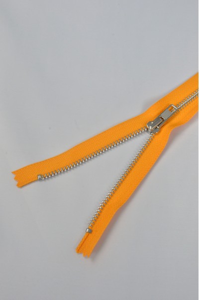 ZIP077  2號拉鏈  單頭金屬拉鏈   銀白色密尾拉鏈  不設單獨拉鍊訂購  後面照